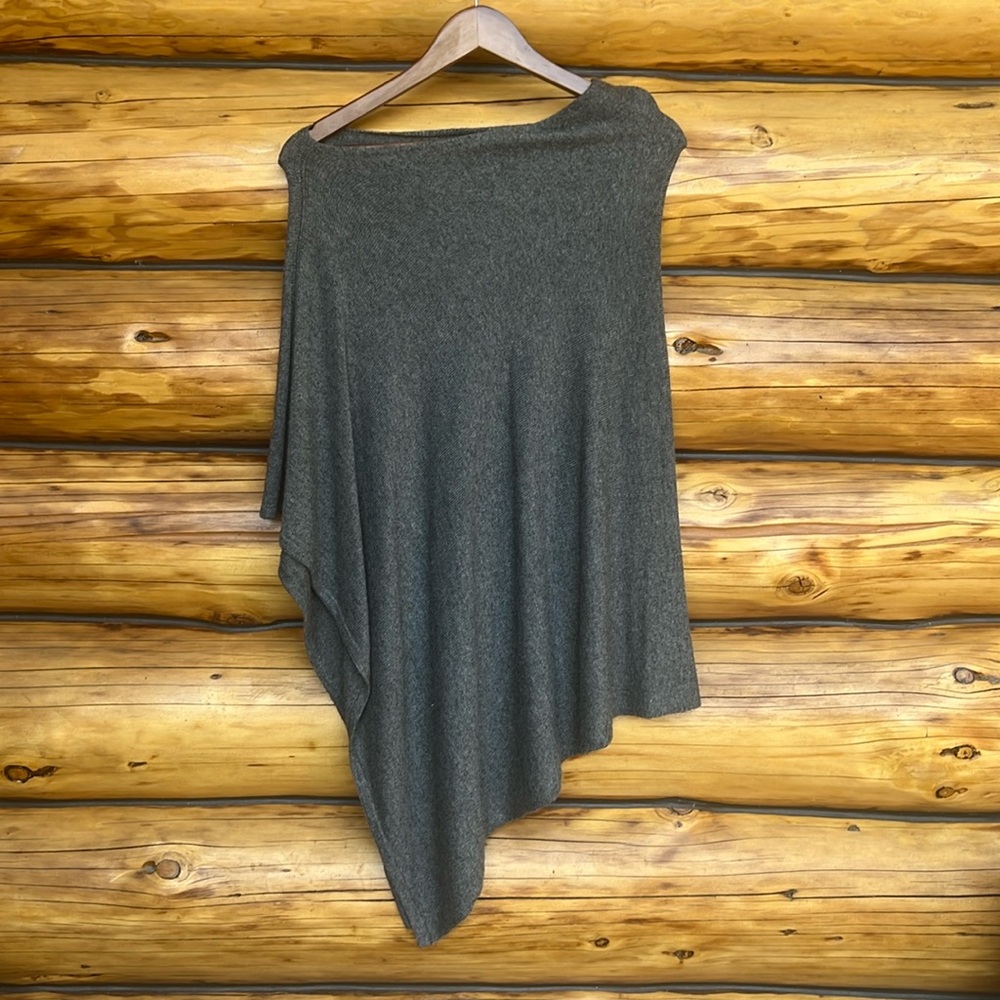Cashmere grey cape 🤍 OS